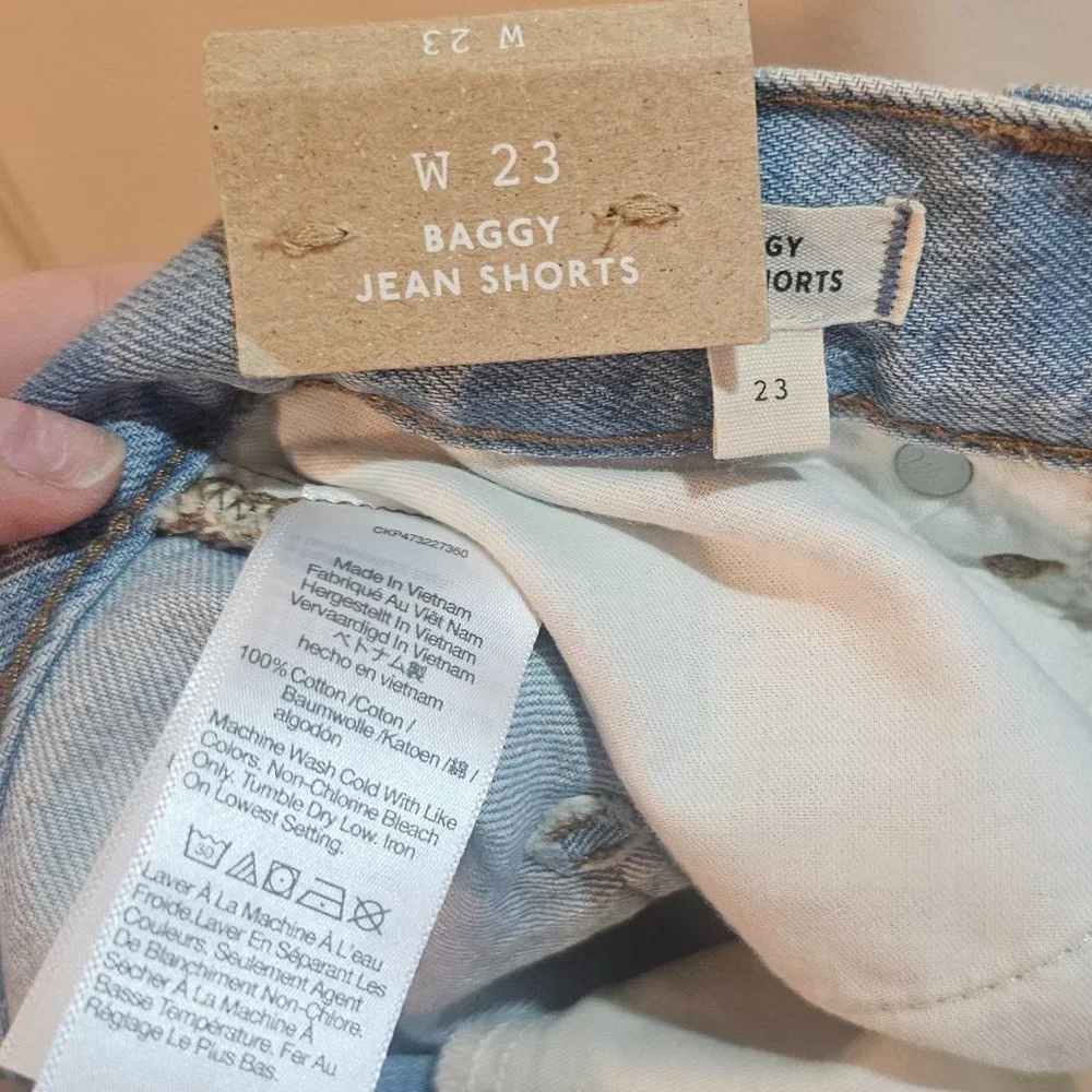 🏷️NWT Madewell Baggy Jean Shorts In Bessemund Wash - Size 23